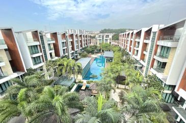 Tropical Villa Luxury Service Suites