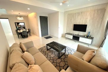 Tropical Villa Luxury Service Suites