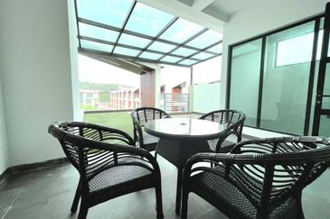 Tropical Villa Luxury Service Suites