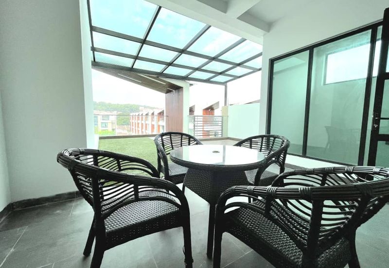 Tropical Villa Luxury Service Suites