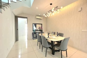 Tropical Villa Luxury Service Suites