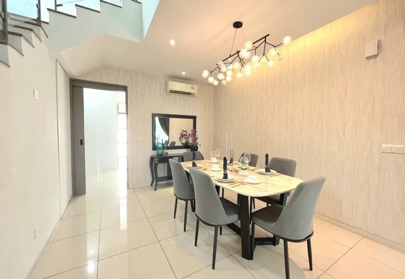 Tropical Villa Luxury Service Suites