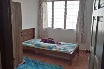 SUNGAI LONG KAJANG   HOUESE BANDAR 