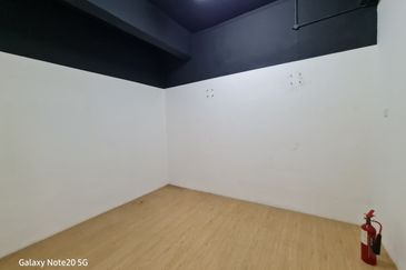 Taman Pinggiran Putra