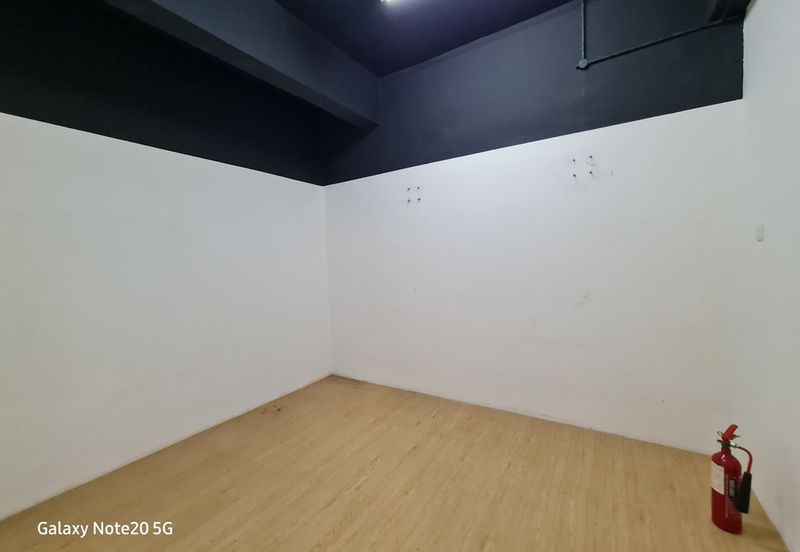 Taman Pinggiran Putra