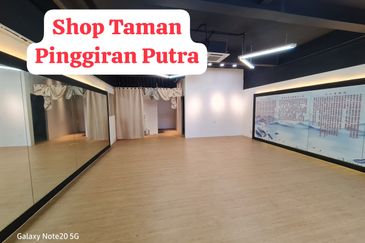 Taman Pinggiran Putra