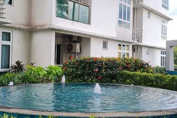 Royal Regent Sri Putramas III