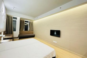 Want to sell nice unit Studio type windmill upon hills 