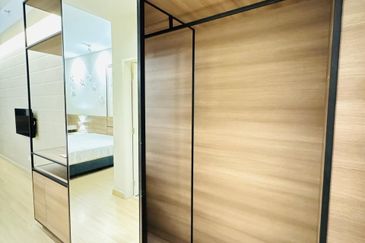 Want to sell nice unit Studio type windmill upon hills 