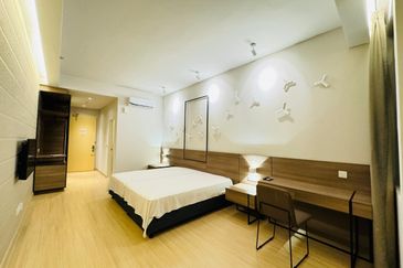 Want to sell nice unit Studio type windmill upon hills 