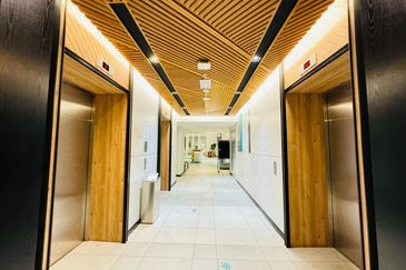 Want to sell nice unit Studio type windmill upon hills 