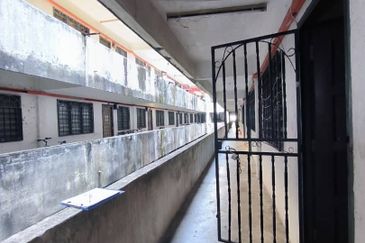 Want to sell flat seksyen 1 bandar teknologi kajang