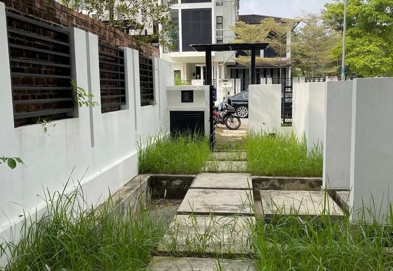 Want to sell 3 storey superlink maple terrace denai alam 