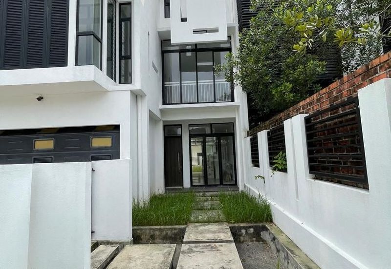 Want to sell 3 storey superlink maple terrace denai alam 