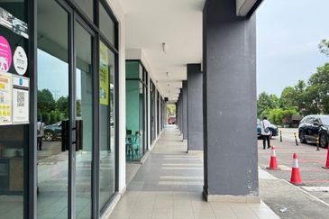 Want to sell ground floor shoop lot taman amaniah 