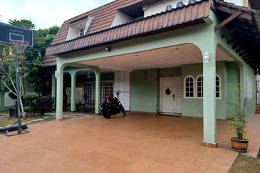 For sell double storey bungalow ss2