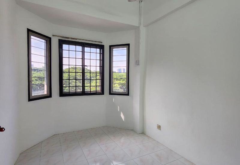 1K Tricourt, Sri Sentosa