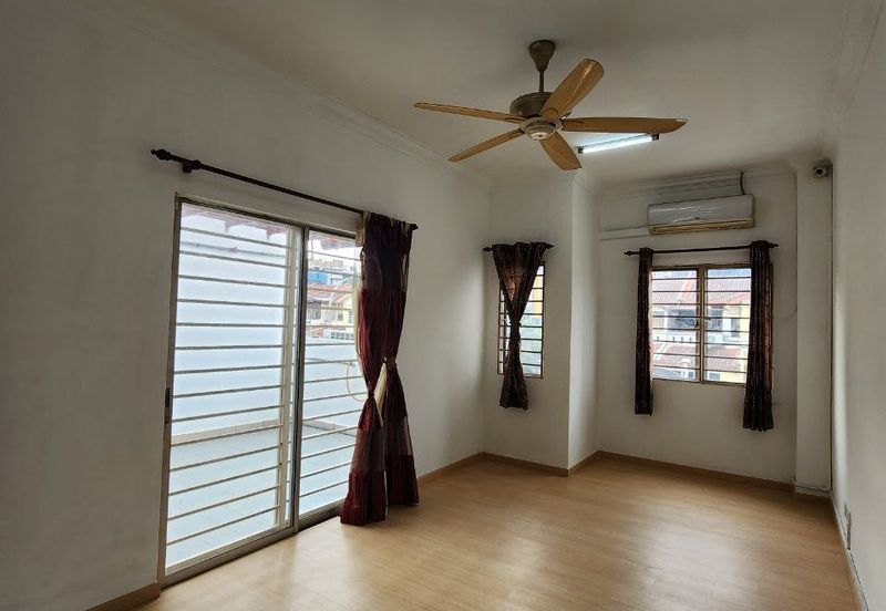 For sell 3 storey terrace house taman kinrara mas