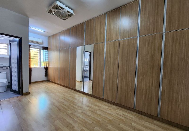 For sell 3 storey terrace house taman kinrara mas