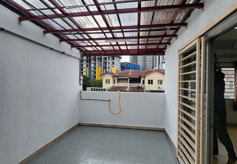 For sell 3 storey terrace house taman kinrara mas