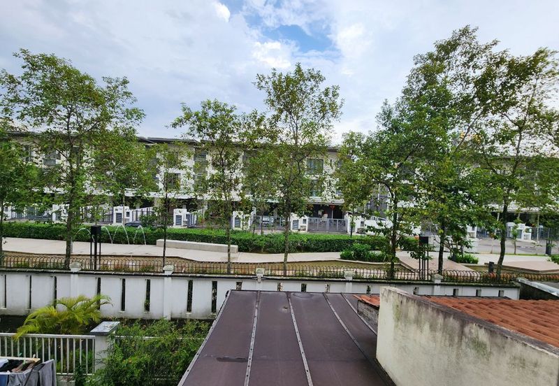 For sell 3 storey terrace house taman kinrara mas