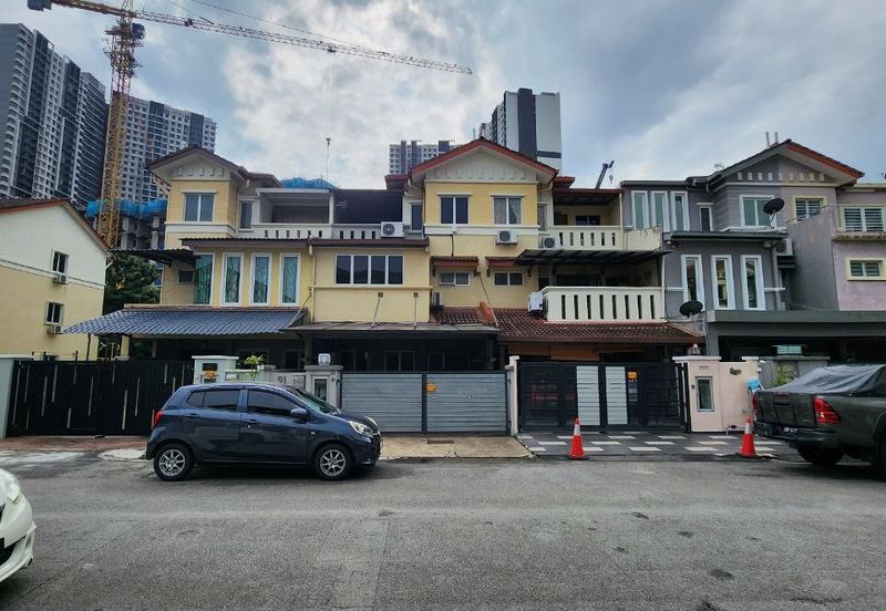 For sell 3 storey terrace house taman kinrara mas