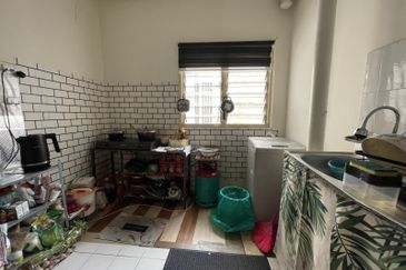 Pangsapuri Bukit Baru, Jalan Keramat Hujung, Kuala Lumpur (Nearby LRT Jelatek, Hot Area)
