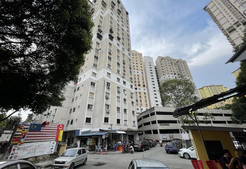 Pangsapuri Bukit Baru, Jalan Keramat Hujung, Kuala Lumpur (Nearby LRT Jelatek, Hot Area)
