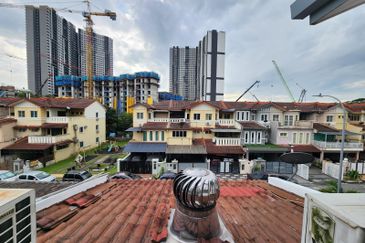 Kinrara Mas 3 Storey House [MOVE IN CONDITION]