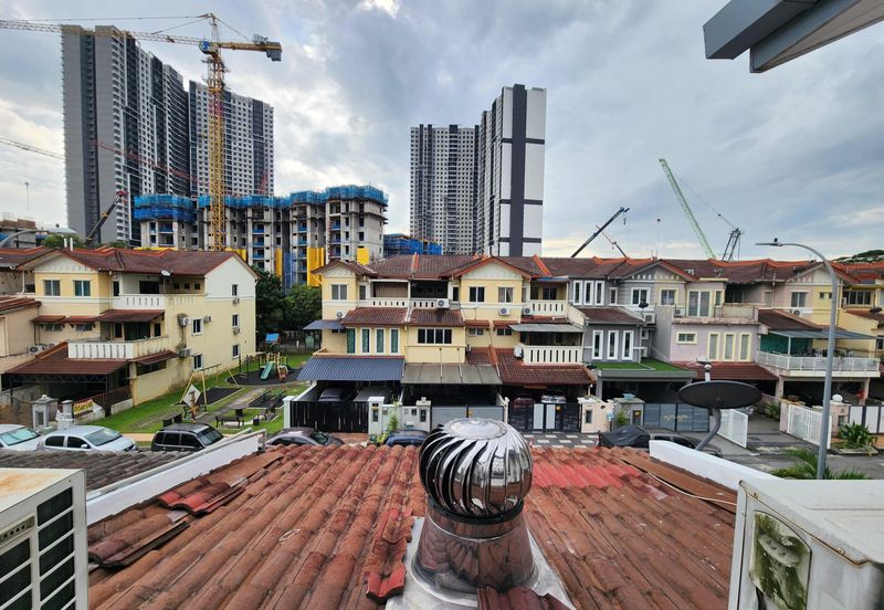 Kinrara Mas 3 Storey House [MOVE IN CONDITION]