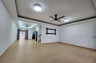 Kinrara Mas 3 Storey House [MOVE IN CONDITION]