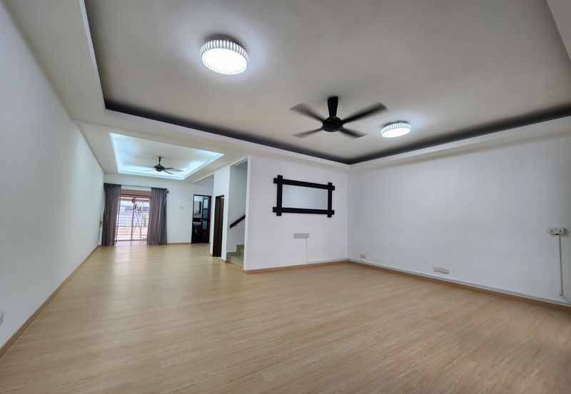 Kinrara Mas 3 Storey House [MOVE IN CONDITION]