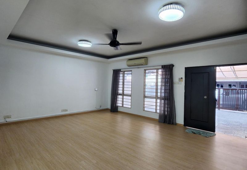 Kinrara Mas 3 Storey House [MOVE IN CONDITION]