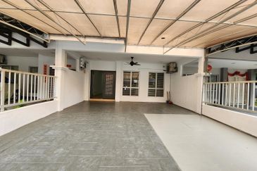 Kinrara Mas 3 Storey House [MOVE IN CONDITION]