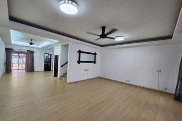 Kinrara Mas 3 Storey House [MOVE IN CONDITION]