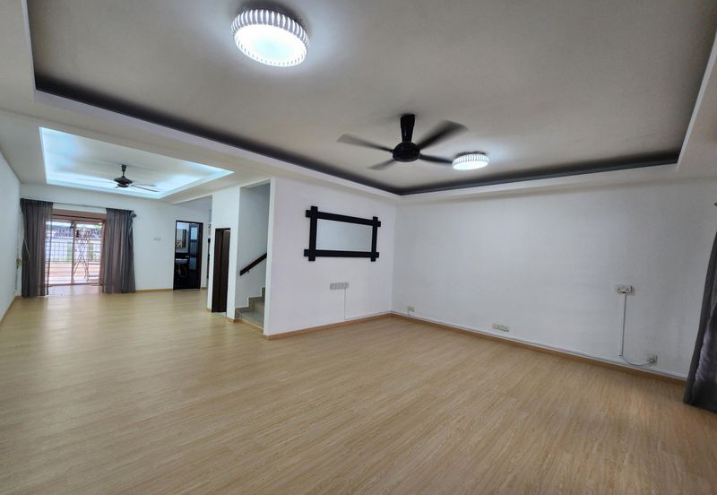 Kinrara Mas 3 Storey House [MOVE IN CONDITION]