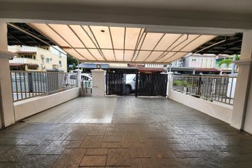 Kinrara Mas 3 Storey House [MOVE IN CONDITION]