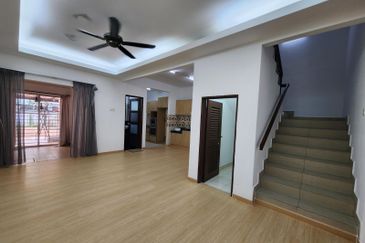 Kinrara Mas 3 Storey House [MOVE IN CONDITION]
