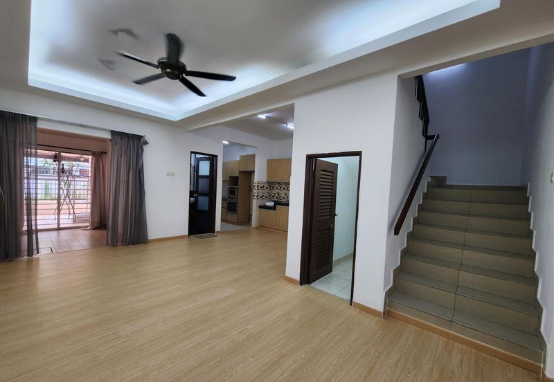 Kinrara Mas 3 Storey House [MOVE IN CONDITION]