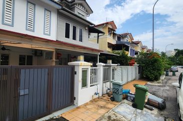 Kinrara Mas 3 Storey House [MOVE IN CONDITION]