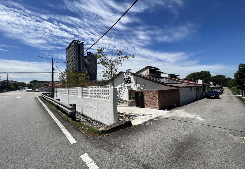 1.5 Storey Corner Lot Terrace House in Seapark PJ selangor