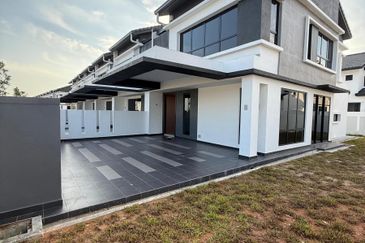 Freehold Brand New 2 Storey Terraced House At Ferrous 1, Alam Impian

