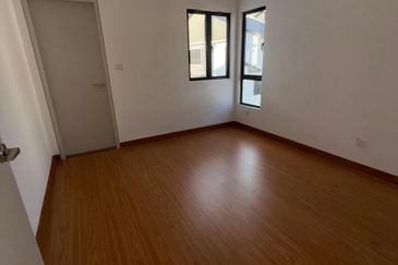 Freehold Brand New 2 Storey Terraced House At Ferrous 1, Alam Impian
