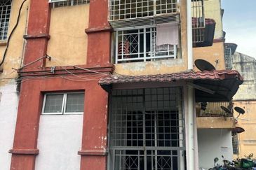 End Lot Ground Floor Pangsapuri Kasturi Tiara, Balakong