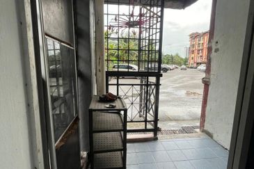 End Lot Ground Floor Pangsapuri Kasturi Tiara, Balakong