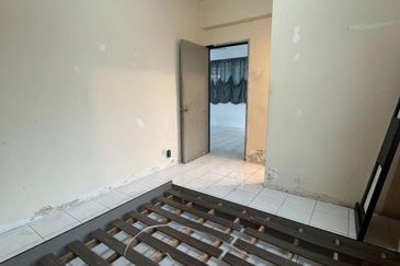 End Lot Ground Floor Pangsapuri Kasturi Tiara, Balakong