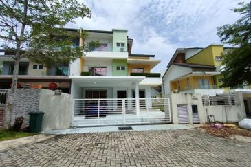 Semi D Cluster 3 Storey D’Impian Tropika, Balakong
