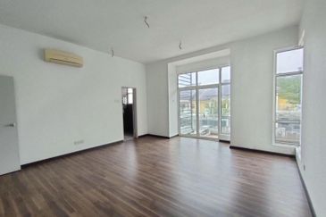 Semi D Cluster 3 Storey D’Impian Tropika, Balakong
