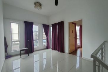 3 Storey Terrace End Lot D’Impian Tropika, Balakong(Impian Ehsan area)