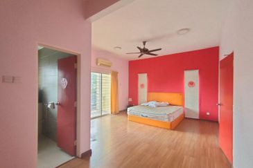 3 Storey Terrace End Lot D’Impian Tropika, Balakong(Impian Ehsan area)